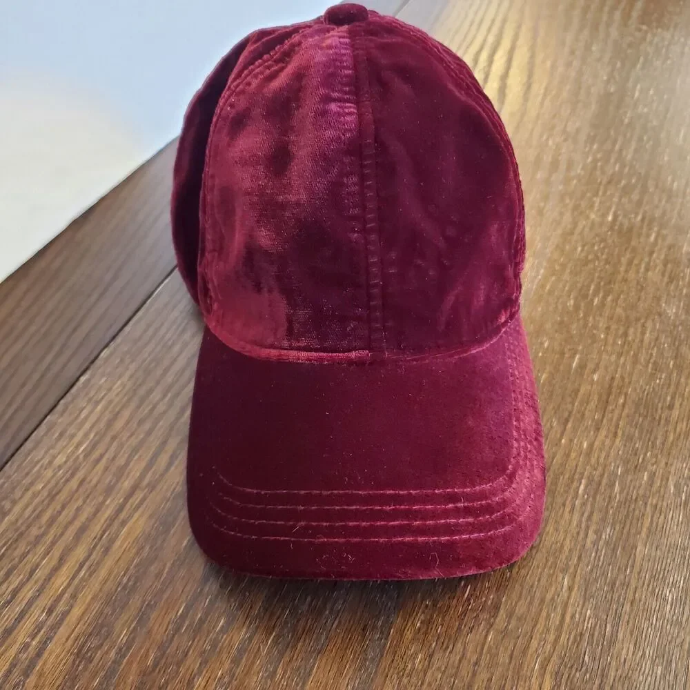 GAP Velvet Baseball Cap Women Sz S/M‎ 58cm Red Delicious Adjustable Strap Unisex